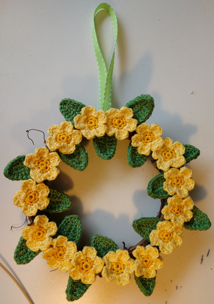 mini primrose wreath (6